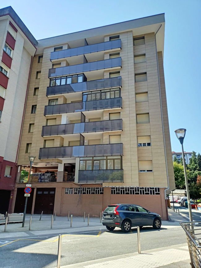 rehabilitación de fachada, vista trasera del edificio