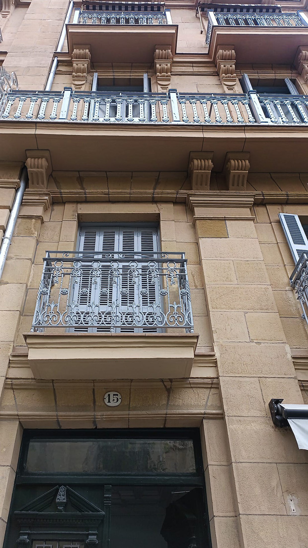 rehabilitación de fachada al Buen Pastor de Donostia