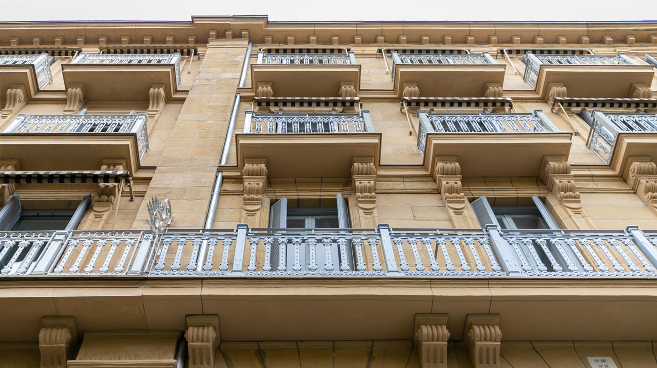 rehabilitación de fachada en Gipuzkoa: fachada histórica en buen pastor 15, donostia