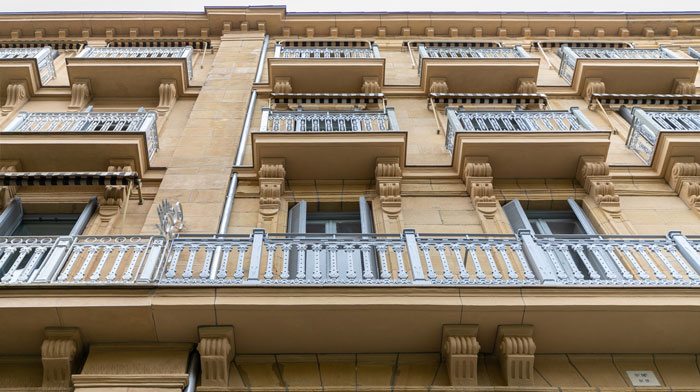 rehabilitación de fachada en Gipuzkoa: fachada histórica en buen pastor 15, donostia